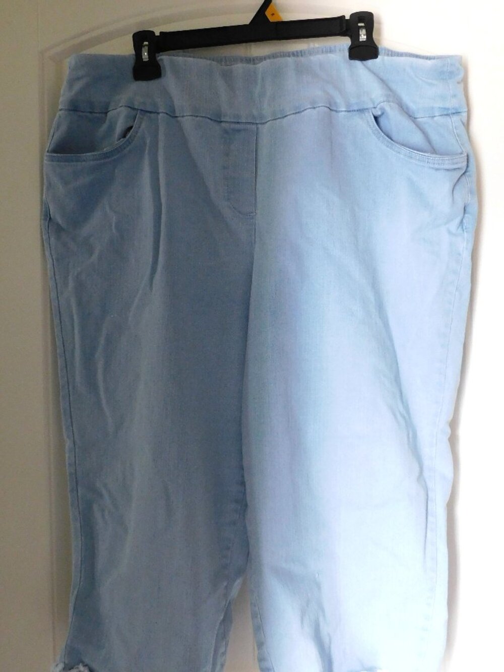 Size 20W Alfred Dunner Fringe Jean Capris (light Wash)